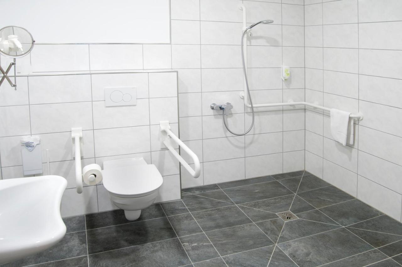 בולנדורף Hotel Hauer מראה חיצוני תמונה