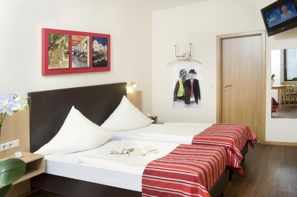 בולנדורף Hotel Hauer מראה חיצוני תמונה