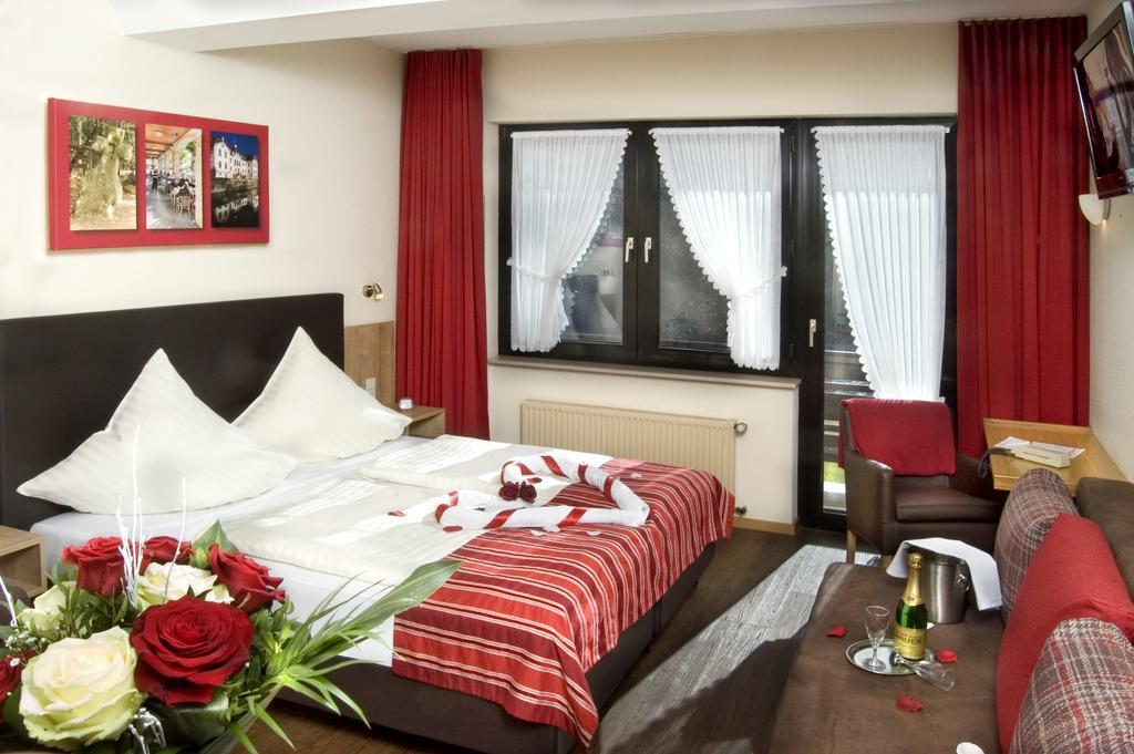 בולנדורף Hotel Hauer מראה חיצוני תמונה